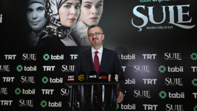 - "Türkiye'de kadın olmanın, başörtü takmanın nasıl bir hikayesi olduğunu,