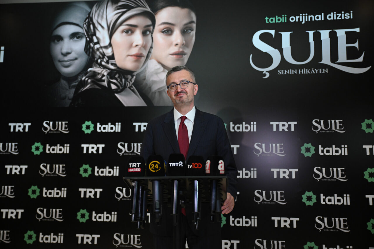 - "Türkiye'de kadın olmanın, başörtü takmanın nasıl bir hikayesi olduğunu,