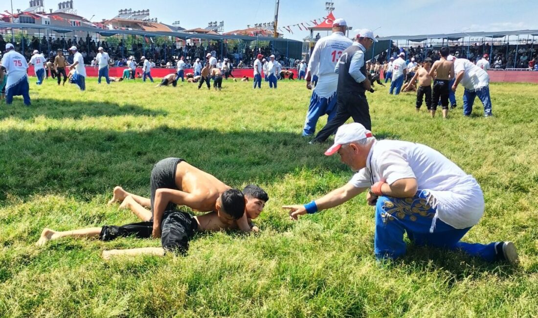 - Organizasyonda, 70'i başpehlivan 2 bine yakın güreşçi er meydanında