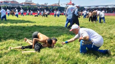 - Organizasyonda, 70'i başpehlivan 2 bine yakın güreşçi er meydanında