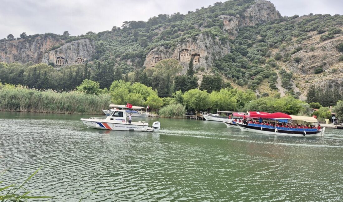 MUĞLA (AA) – Muğla'nın Ortaca ilçesindeki Dalyan Kanalı'nda, 19 Mayıs