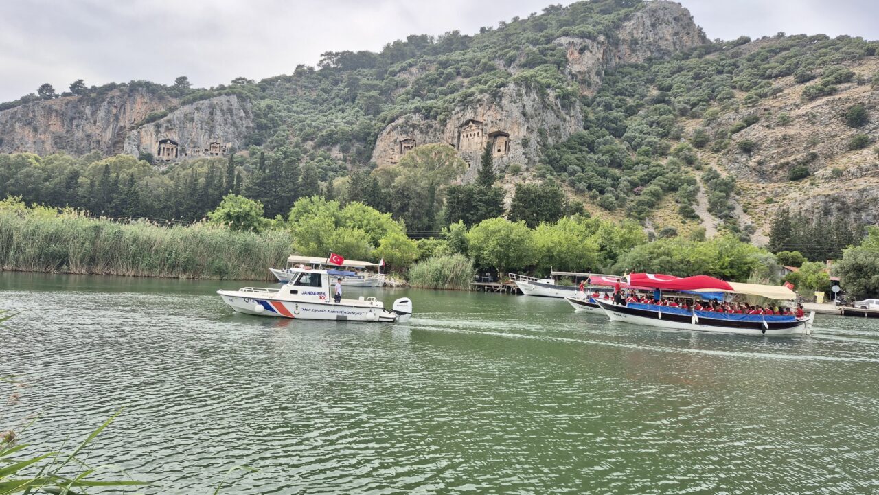 MUĞLA (AA) – Muğla'nın Ortaca ilçesindeki Dalyan Kanalı'nda, 19 Mayıs