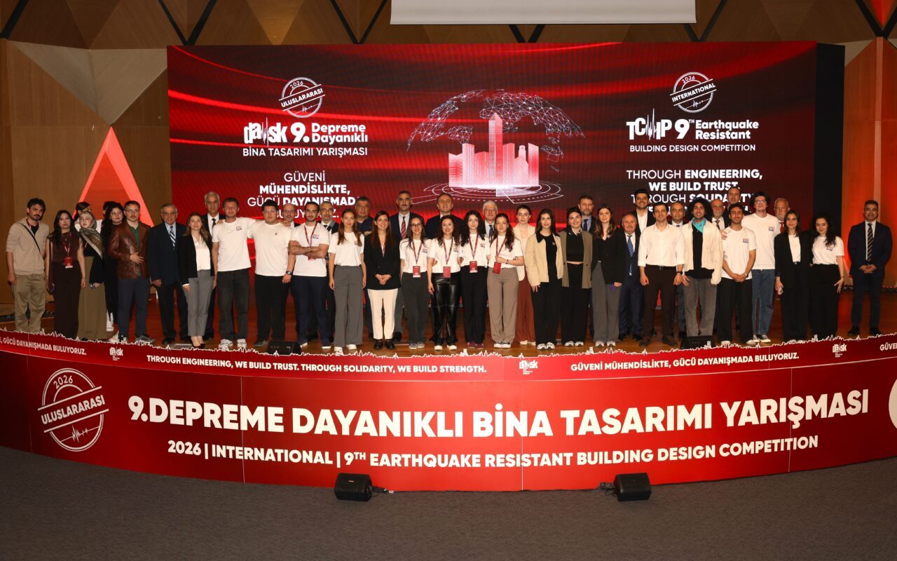 - Deprem güvenliği bilincini artırmak amacıyla düzenlenen yarışmada MEF Üniversitesi