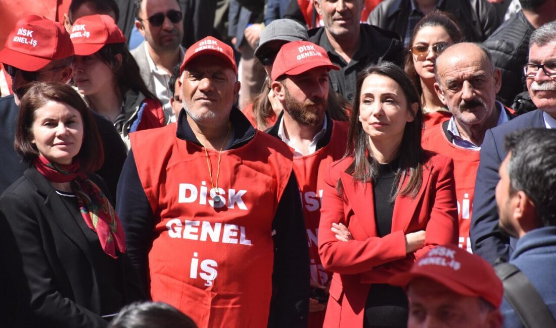 - "Akan bir nehre ve akan bir suya hangi taşı