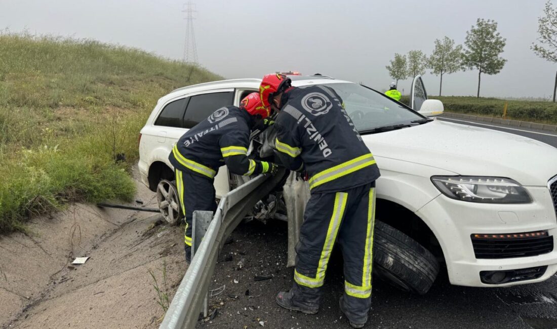 DENİZLİ (AA) – Denizli'nin Bozkurt ilçesinde bariyere saplanan otomobilin sürücüsü