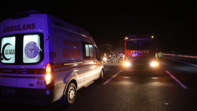 DENİZLİ (AA) – Denizli'nin Sarayköy ilçesinde yolcu otobüsünün bariyerlere çarparak