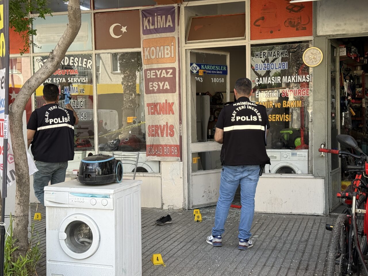 DENİZLİ (AA) – Denizli'nin Pamukkale ilçesinde iş yerine pompalı tüfekle
