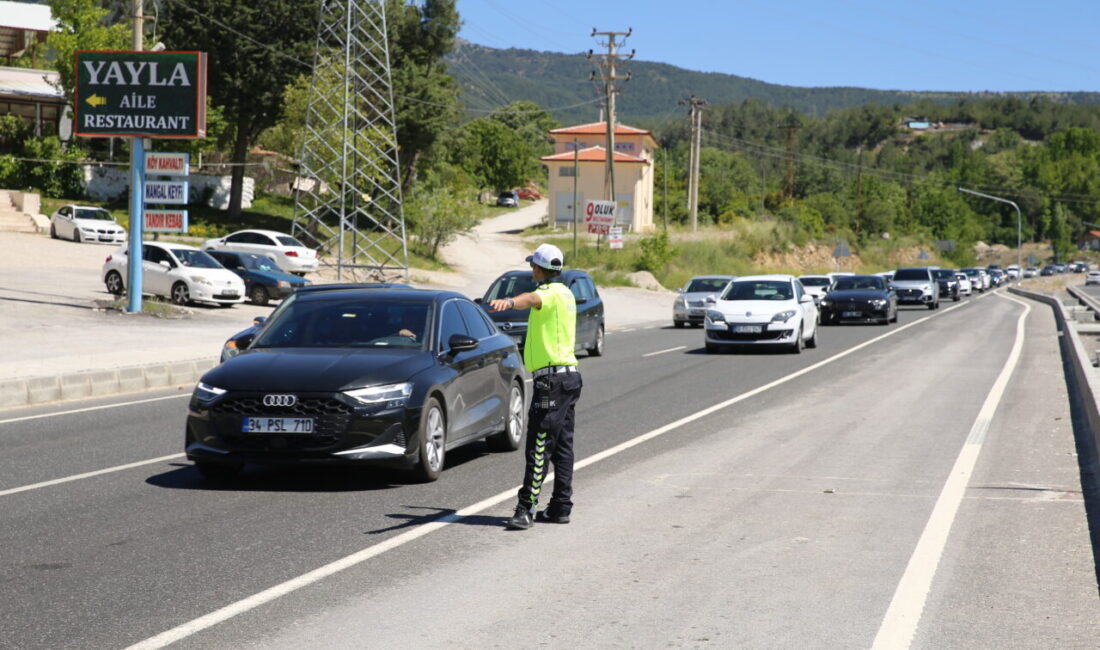 DENİZLİ (AA) – Kurban Bayramı tatilinin son gününde Denizli-Antalya ve