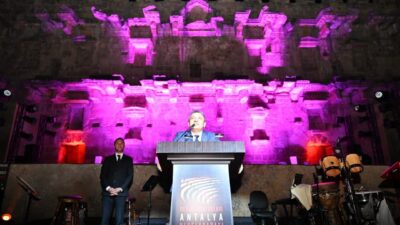 - Devlet Tiyatroları Genel Müdürü Karadağlı:
- "Bugün burada sadece bir