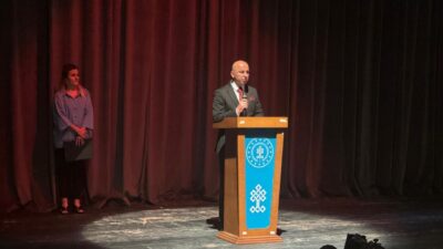 İZMİR (AA) – İzmir'de Devlet Tiyatrolarından eğitim alan hükümlüler, ilk