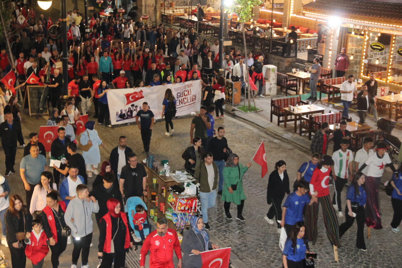 DİYARBAKIR (AA) – Diyarbakır'da, 19 Mayıs Atatürk'ü Anma, Gençlik ve