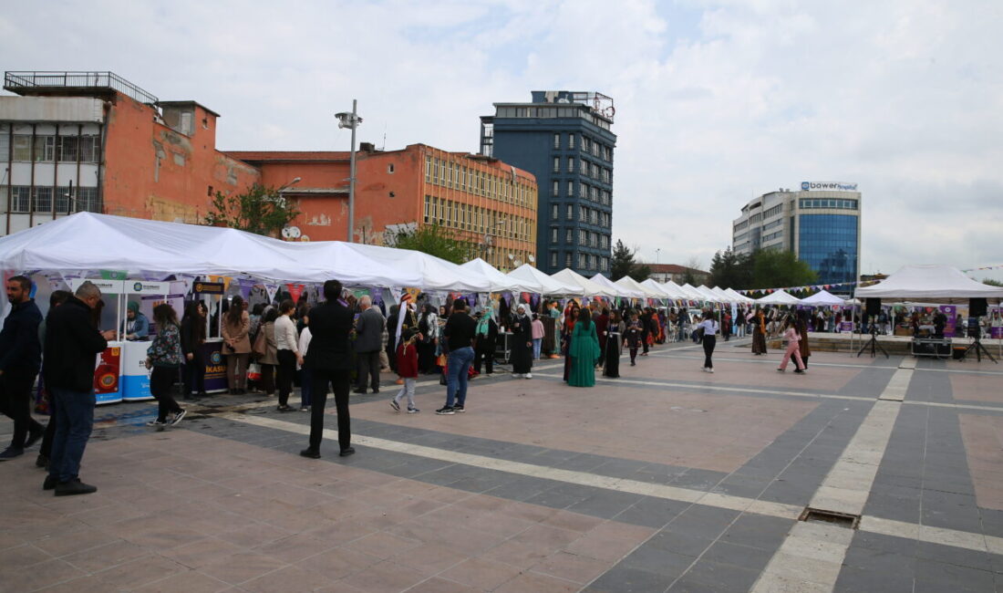 DİYARBAKIR (AA) – Diyarbakır Büyükşehir Belediyesince düzenlenen "2. Amed Kadın,