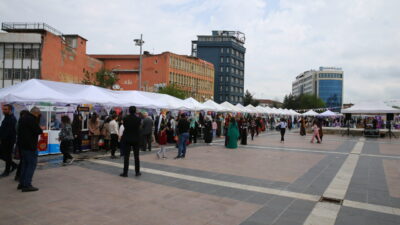 DİYARBAKIR (AA) – Diyarbakır Büyükşehir Belediyesince düzenlenen "2. Amed Kadın,