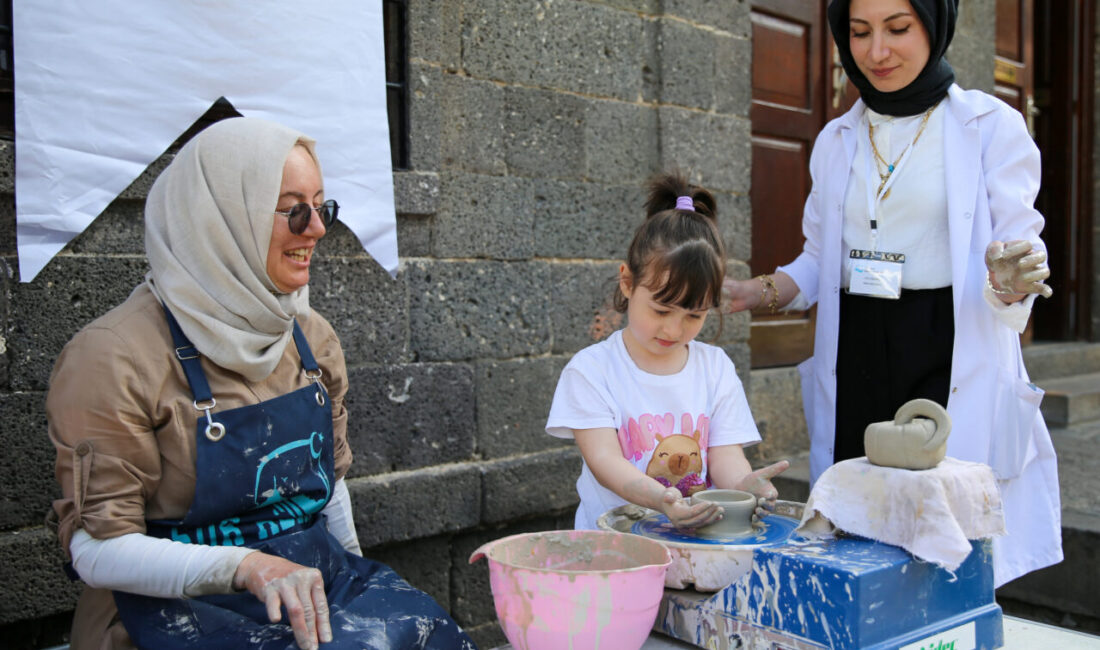 DİYARBAKIR (AA) – Diyarbakır'da usta öğreticiler ve kursiyerlerin yıl boyunca