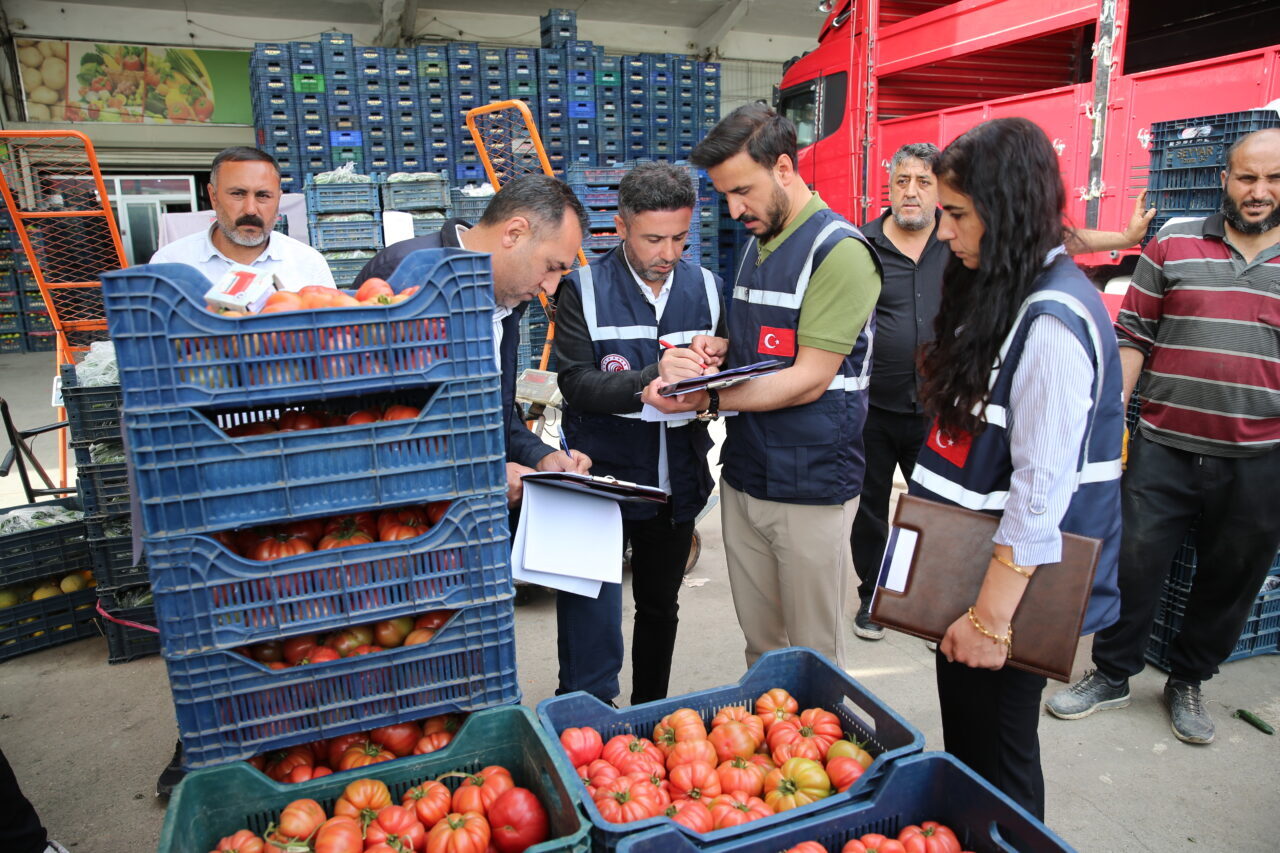 DİYARBAKIR (AA) – Kurban Bayramı öncesi Diyarbakır Sebze ve Meyve