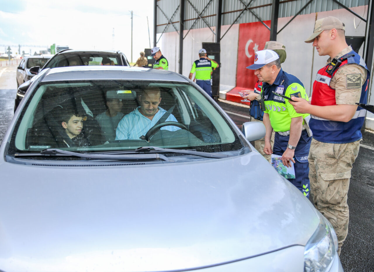 DİYARBAKIR (AA) – Diyarbakır'da jandarma ekiplerince Kurban Bayramı öncesi trafik