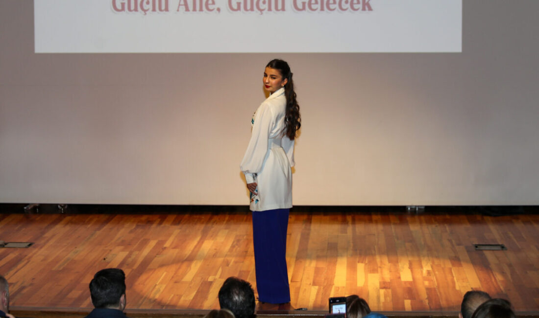 - Programda, Diyarbakır Olgunlaşma Enstitüsünce "Güçlü Aile Güçlü Gelecek" temalı