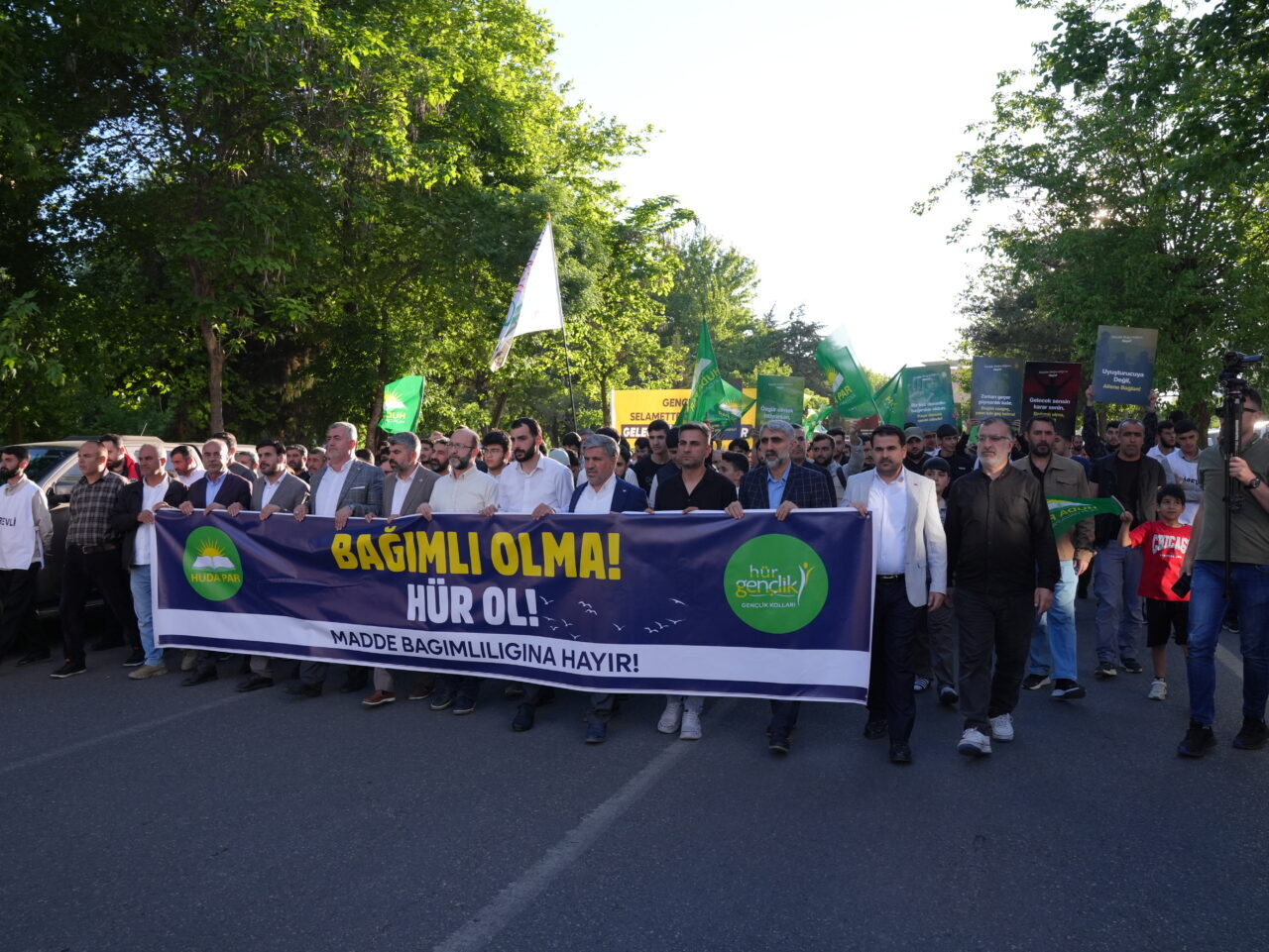 DİYARBAKIR (AA) – Diyarbakır'da, HÜDA PAR tarafından "Madde bağımlılığına hayır"