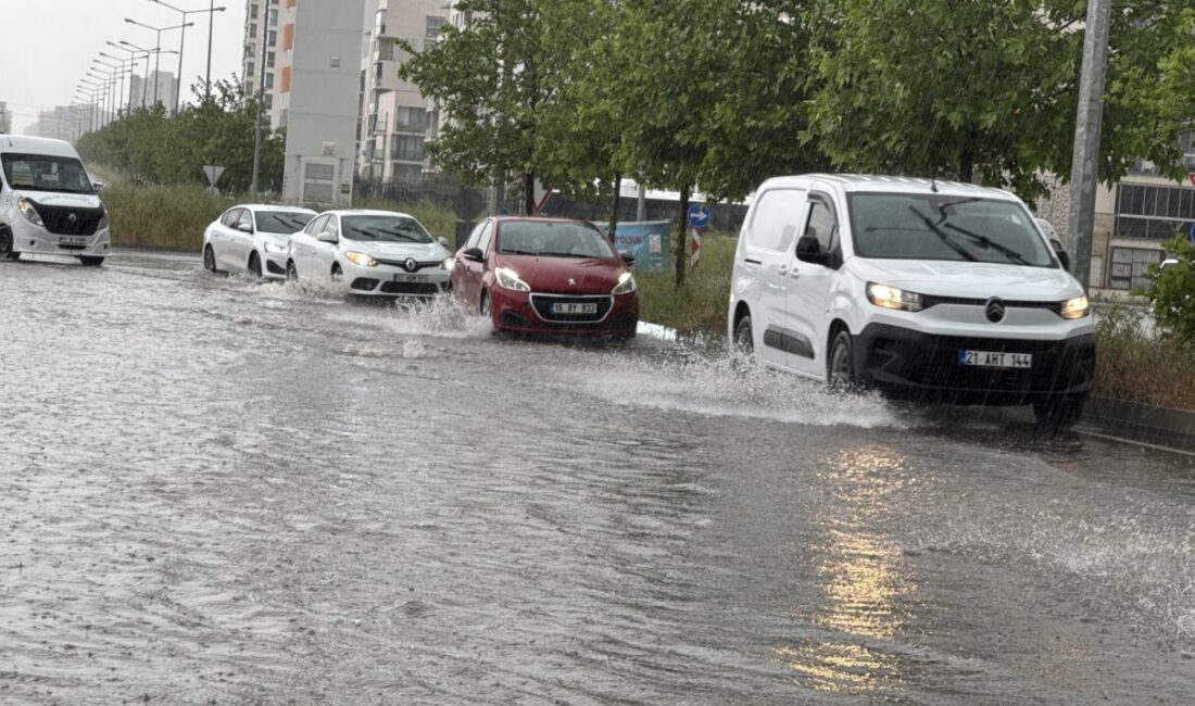 DİYARBAKIR (AA) – Diyarbakır'da etkili olan sağanak nedeniyle bazı cadde