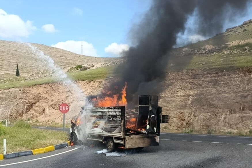 DİYARBAKIR (AA) – Diyarbakır'ın Çınar ilçesinde seyir halindeyken alev alan