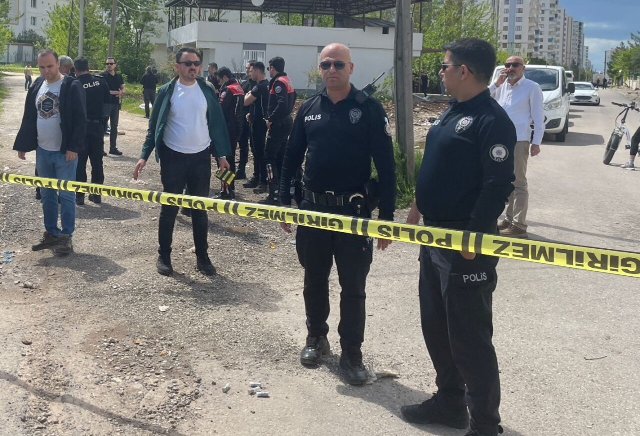DİYARBAKIR (AA) – Diyarbakır'ın merkez Yenişehir ilçesinde silahla çevreye rastgele