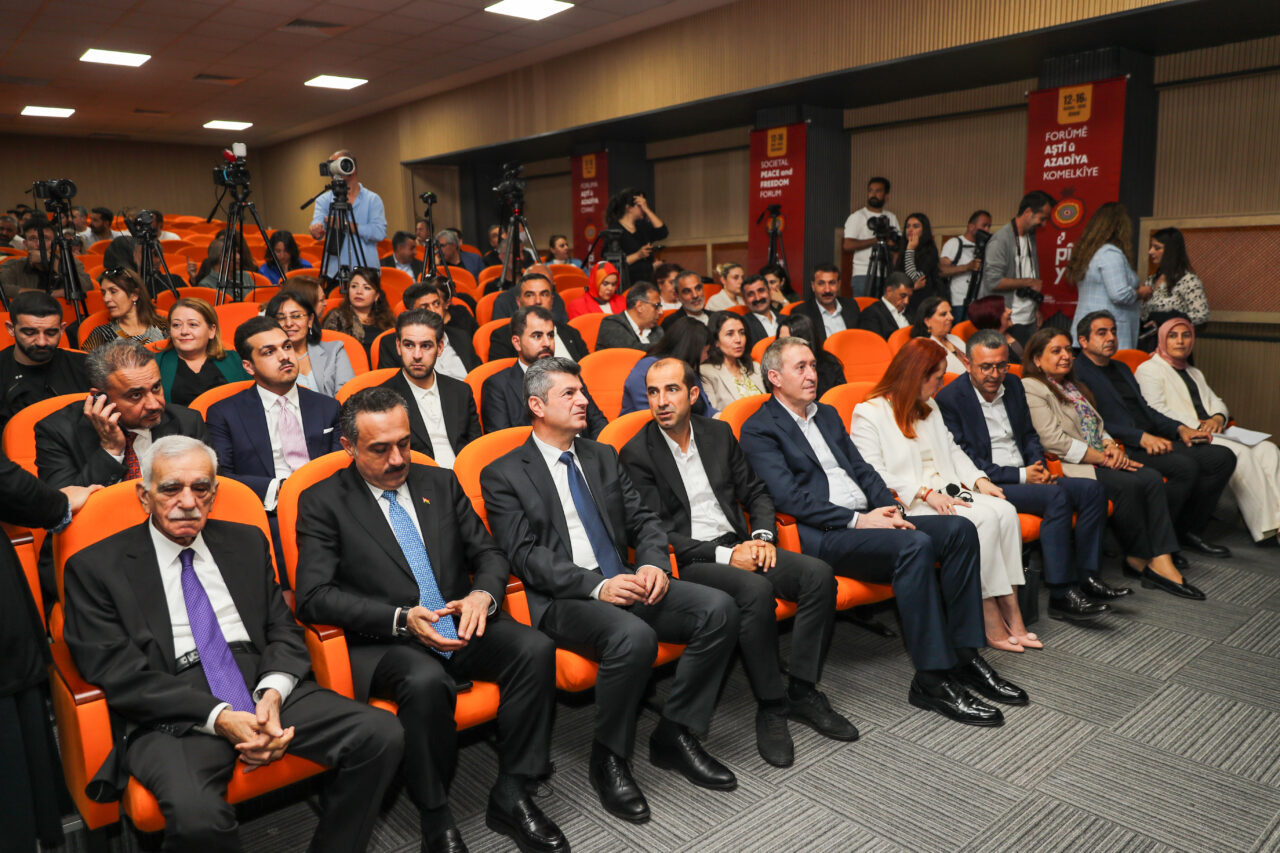 - DEM Parti Eş Genel Başkanı Tuncer Bakırhan:
- "Barış, emek,