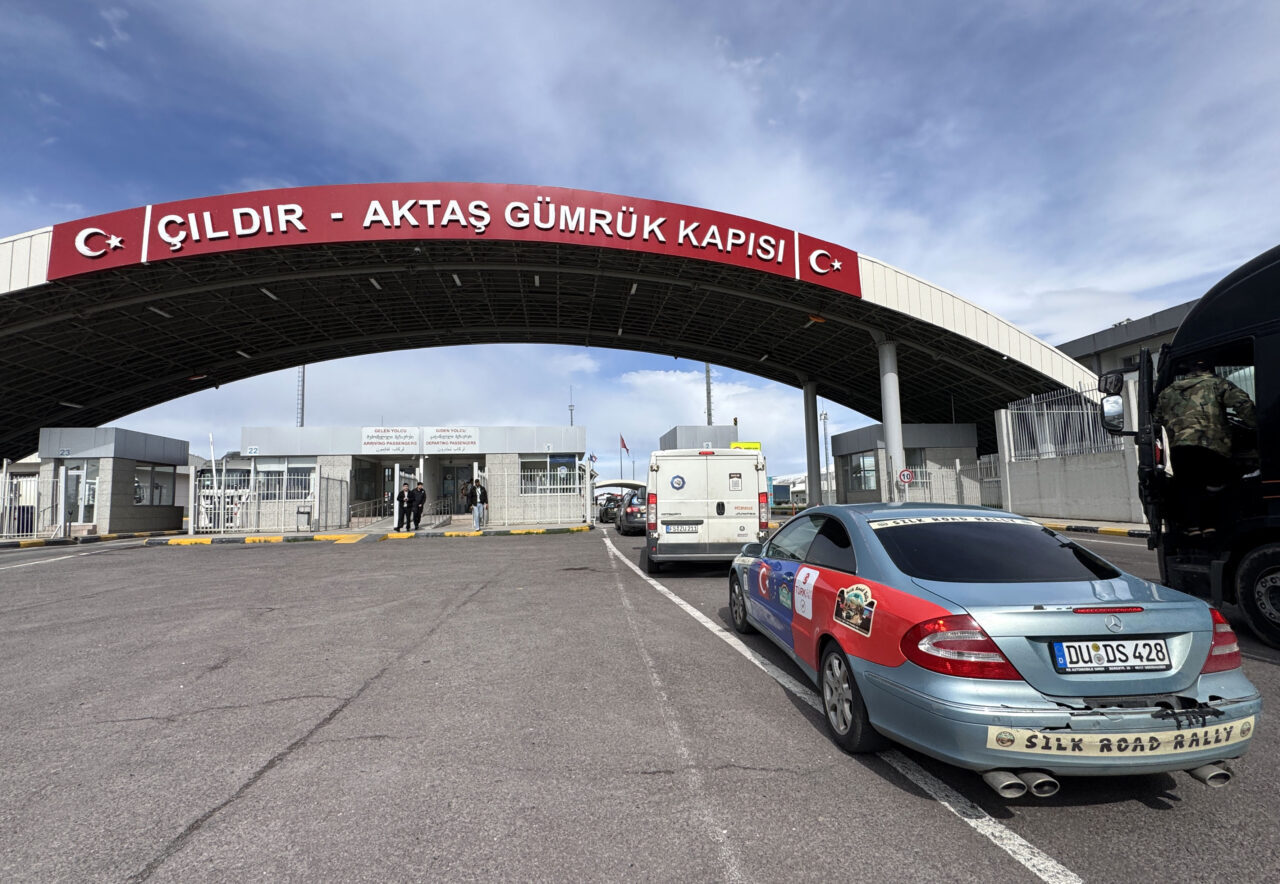 - Doğu-Batı Dostluk ve İpek Yolu Rallisi kapsamında Ardahan'a gelen