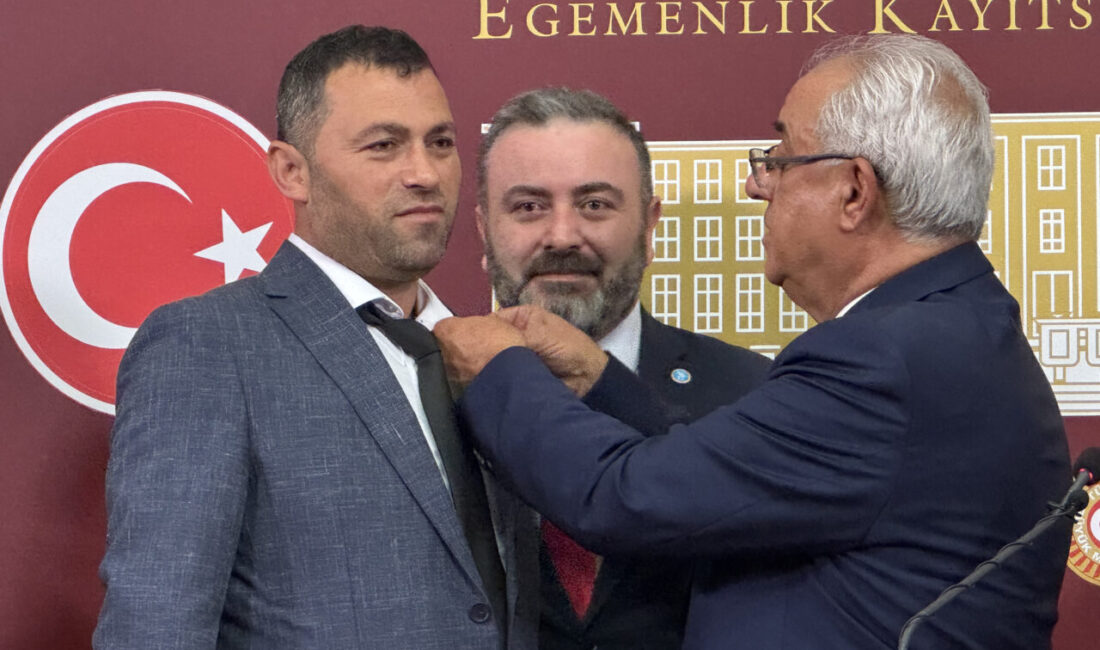 - "(Siyaset kurumuna inanç ve güven duygusunun azalması) Türk milleti