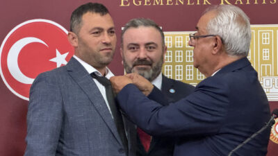 - "(Siyaset kurumuna inanç ve güven duygusunun azalması) Türk milleti