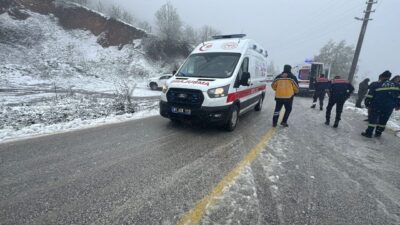 DÜZCE (AA) – Düzce'nin Kaynaşlı ilçesinde elektrik arıza ekibinin bulunduğu