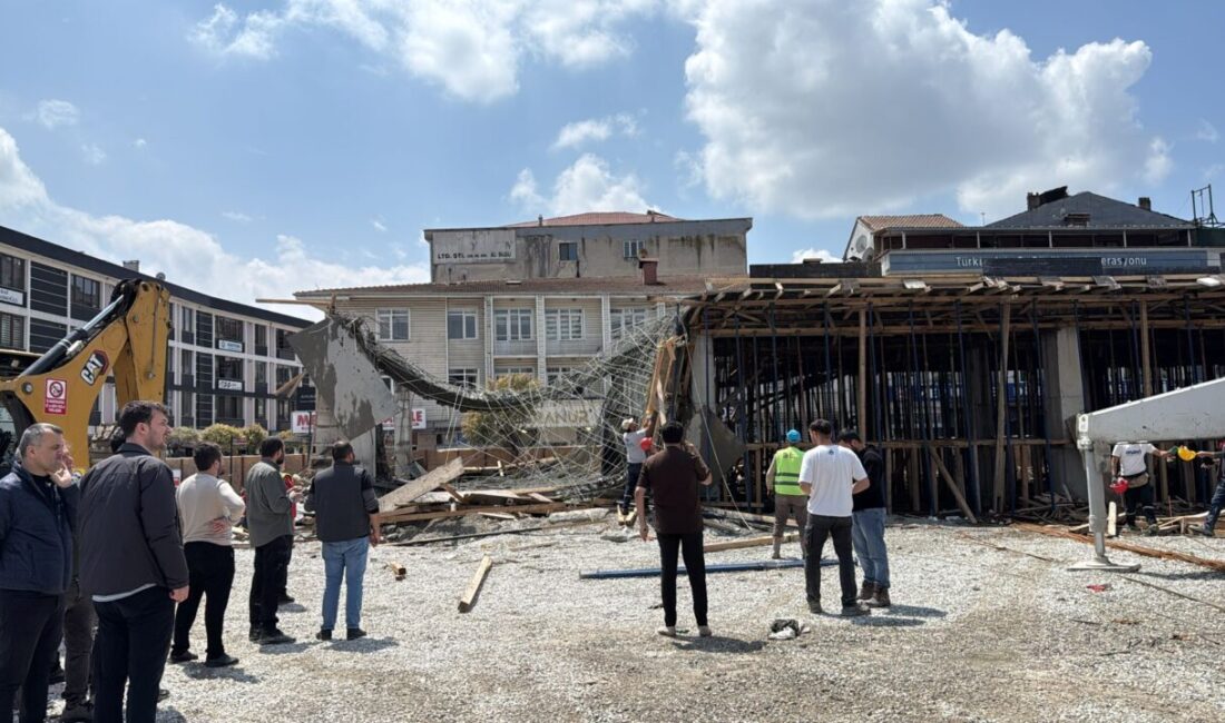 DÜZCE (AA) – Düzce'de iş merkezi inşaatında meydana gelen çökme