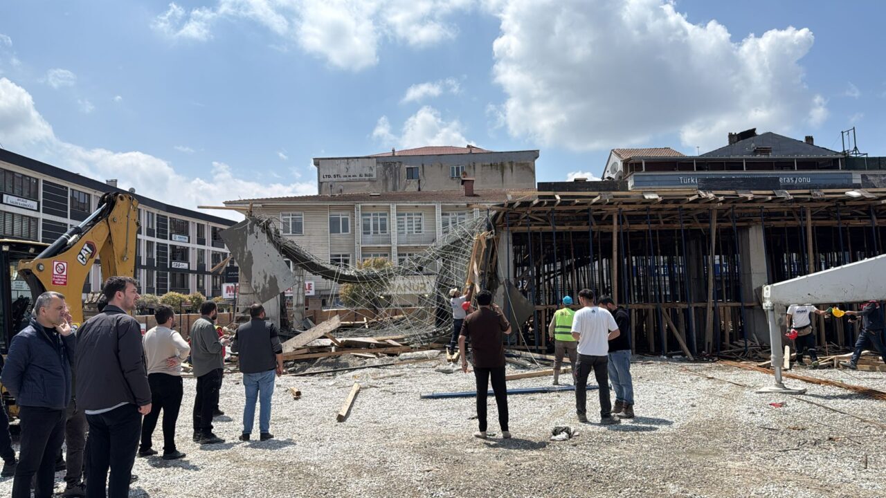 DÜZCE (AA) – Düzce'de iş merkezi inşaatında meydana gelen çökme