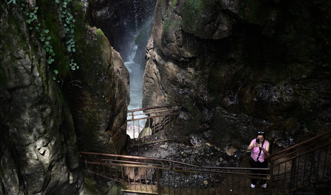 DÜZCE (AA) – Bayramda Batı Karadeniz'in önemli turizm merkezleri Akçakoca,