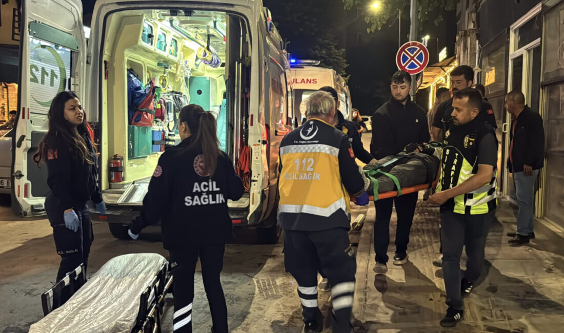 EDİRNE (AA) – Edirne'de otomobille çarpışan motosikletteki 2 kişi yaralandı.