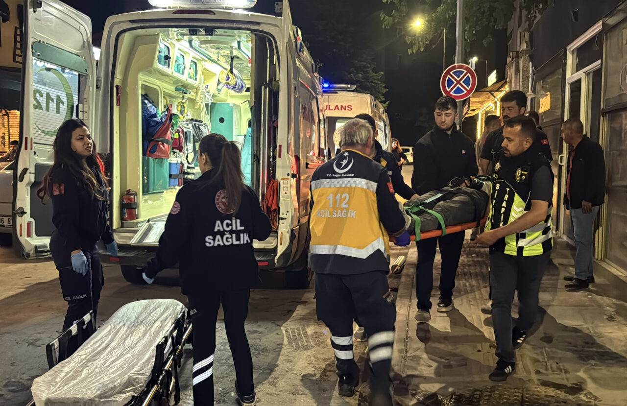 EDİRNE (AA) – Edirne'de otomobille çarpışan motosikletteki 2 kişi yaralandı.
