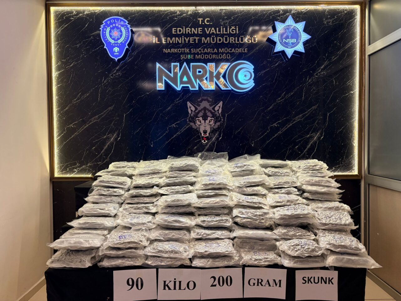 EDİRNE (AA) – Edirne'de bir araçta 90 kilo 200 gram