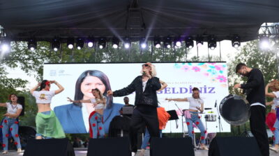 EDİRNE (AA) – Edirne'de Kakava-Hıdırellez Şenlikleri'nde Üsküdar Belediyesi Roman Orkestrası