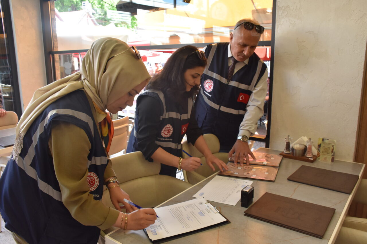 EDİRNE (AA) – Edirne Ticaret İl Müdürlüğü ekipleri, Kurban Bayramı