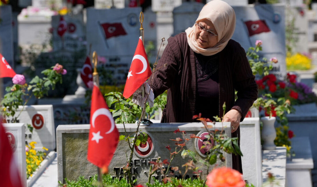 İSTANBUL (AA) – İstanbul'da şehit aileleri, Kurban Bayramı arifesinde Edirnekapı