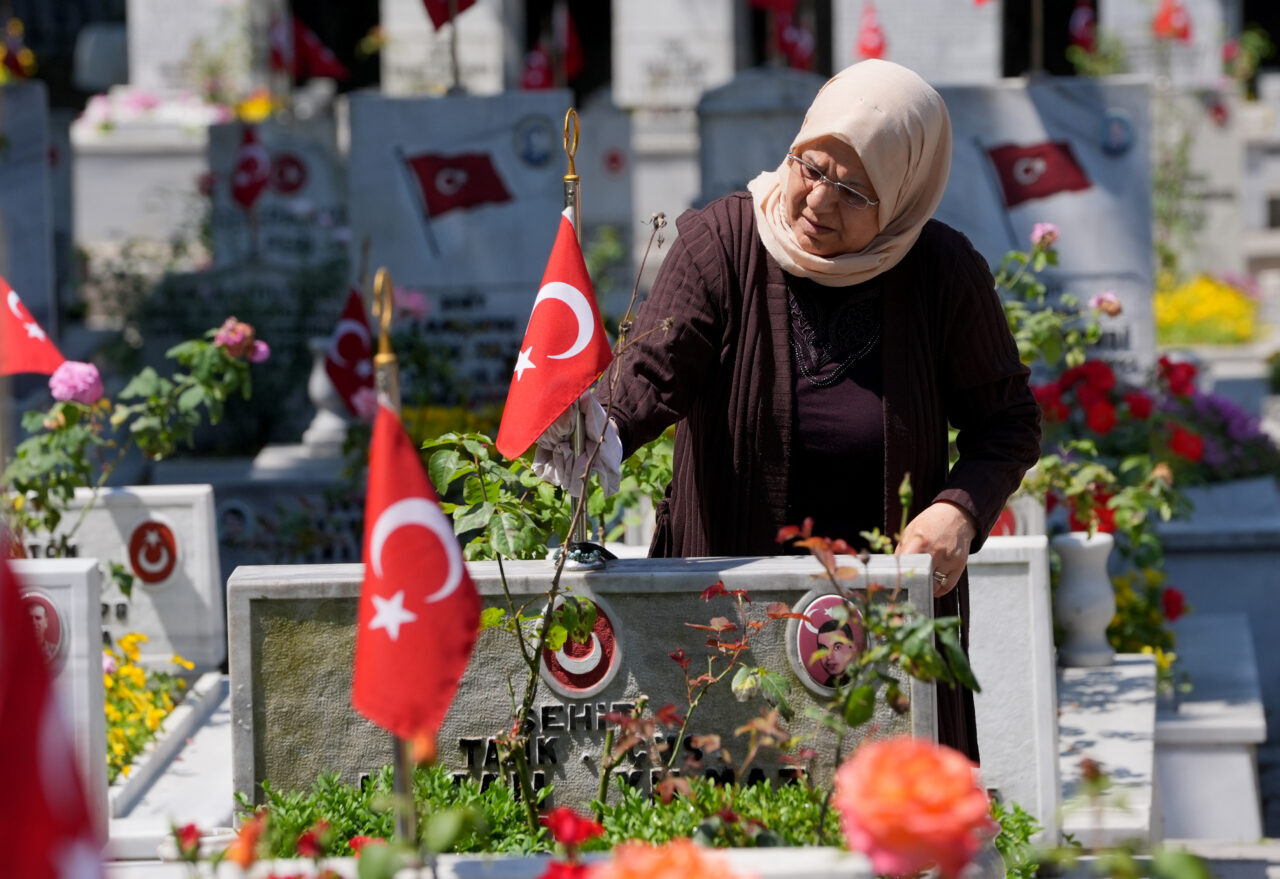 İSTANBUL (AA) – İstanbul'da şehit aileleri, Kurban Bayramı arifesinde Edirnekapı