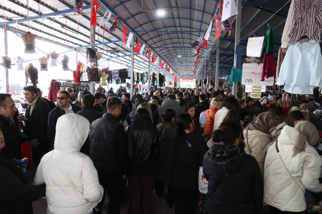EDİRNE (AA) – Edirne'de halk arasında "sosyete pazarı" olarak bilinen