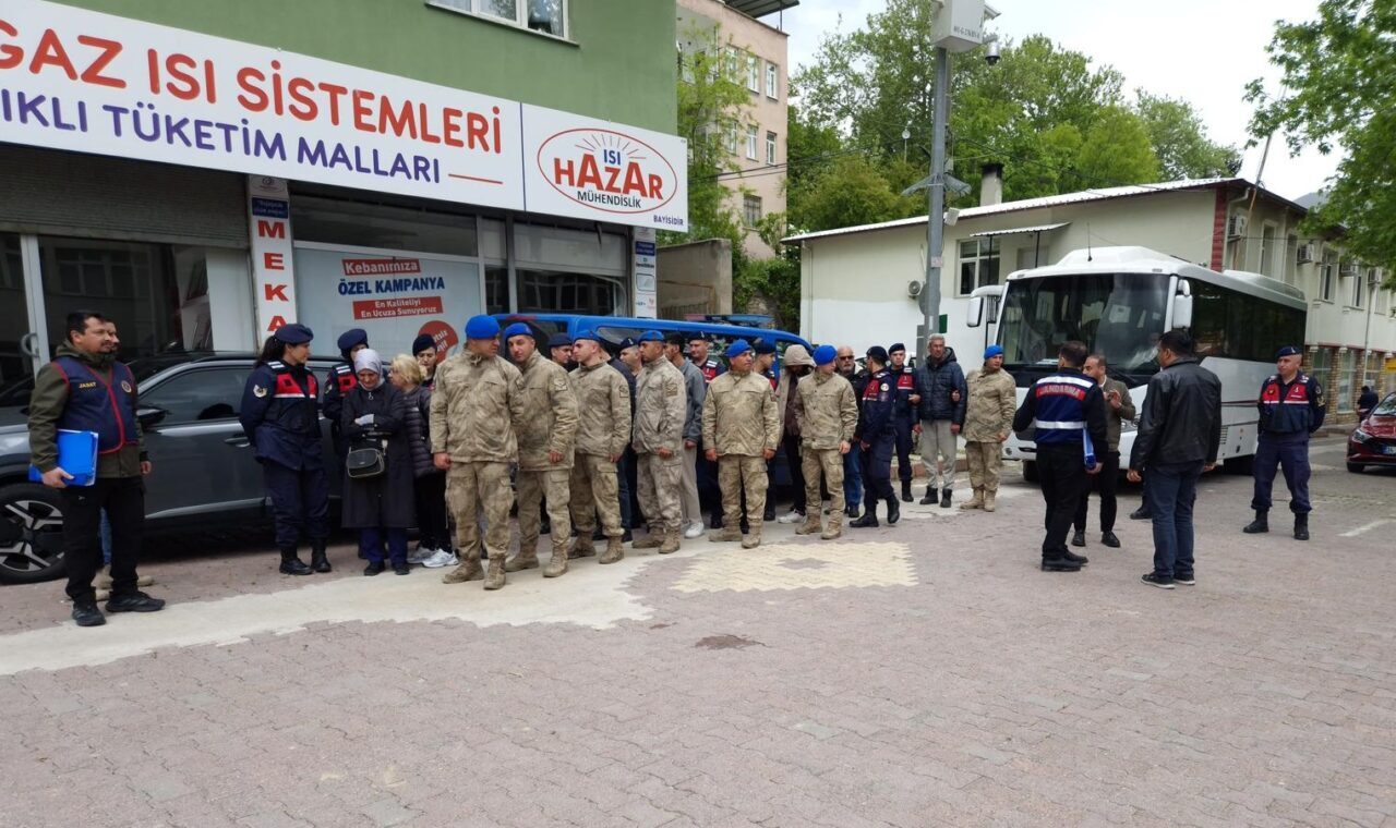ELAZIĞ (AA) – Elazığ merkezli 10 ilde düzenlenen dolandırıcılık operasyonunda