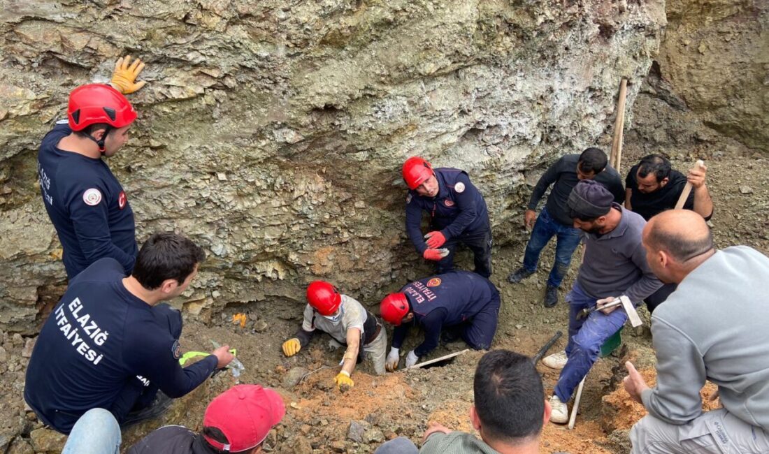 ELAZIĞ (AA) – Elazığ'da kanalizasyon çalışması sırasında kaldırımın çökmesi sonucu