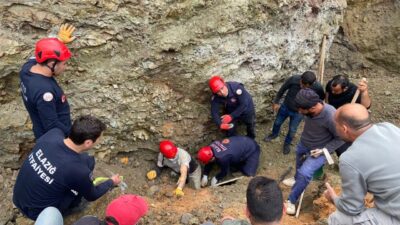 ELAZIĞ (AA) – Elazığ'da kanalizasyon çalışması sırasında kaldırımın çökmesi sonucu
