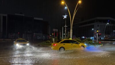 ELAZIĞ (AA) – Elazığ'da sağanak hayatı olumsuz etkiledi. Kent genelinde