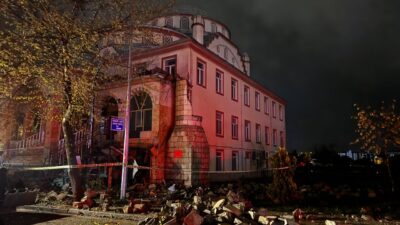 ELAZIĞ (AA) – Elazığ'da yıldırımın isabet ettiği caminin minaresi yıkıldı,