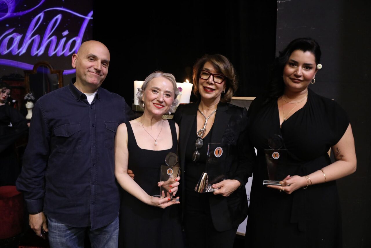 - İBB Şehir Tiyatroları Genel Sanat Yönetmeni Ayşegül İşsever:
- "Bu