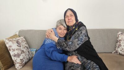 - Anne Ayşe Cırık:
- "Onların sayesinde ben ayaktayım. Rabb'im bana