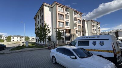 ERZİNCAN (AA) – Erzincan'da dördüncü kattaki evinin penceresinden düşerek ağır