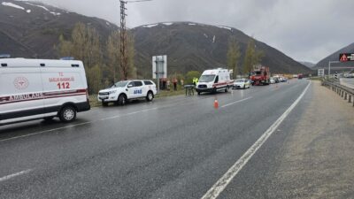 ERZİNCAN (AA) – Erzincan'da otomobilin dereye yuvarlanması sonucu 2 kişi